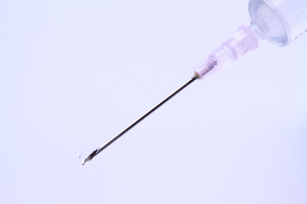 細い注射針